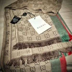 New with tags GUCCI Wool GG jacquard Scarf